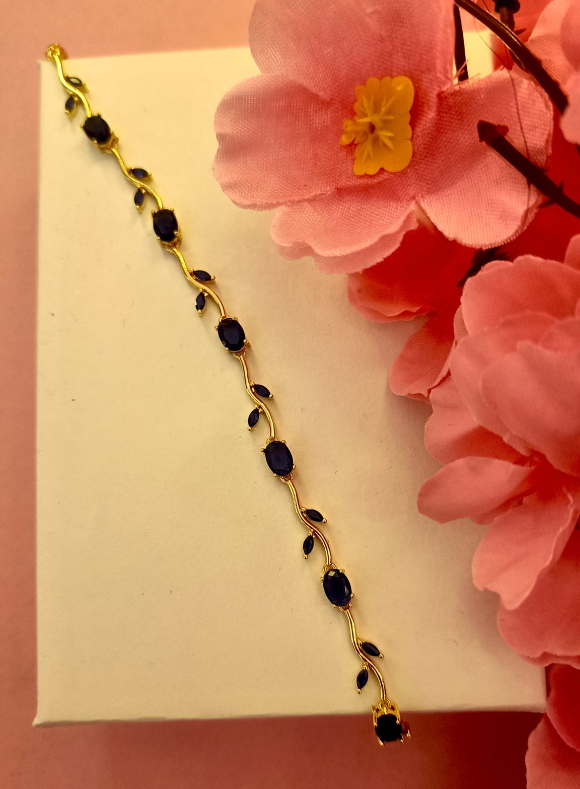 Ocean Tulip Bracelet (blue)
