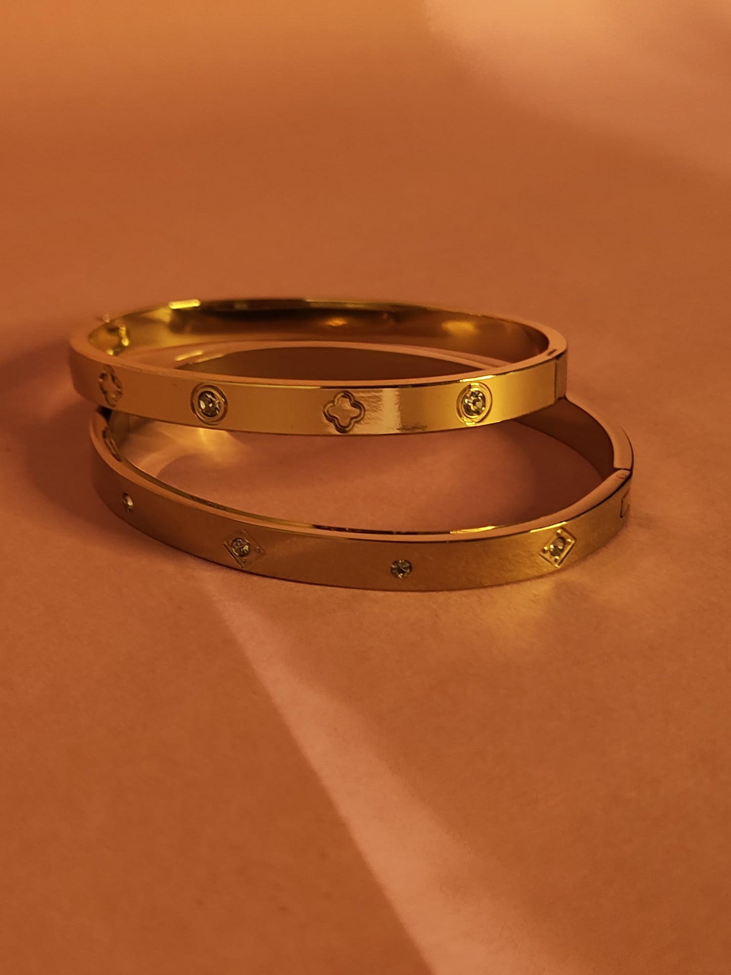 Timeless Bangle Bracelet (1 pc)