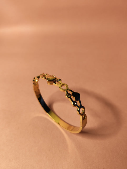 Locking Hearts Bracelet (1 pc)