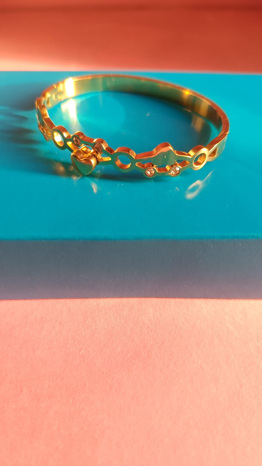 Locking Hearts Bracelet (1 pc)